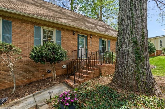 7000 Bridgewood Road, Clemmons, NC 27012