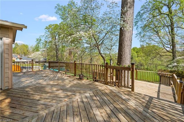 7000 Bridgewood Road, Clemmons, NC 27012
