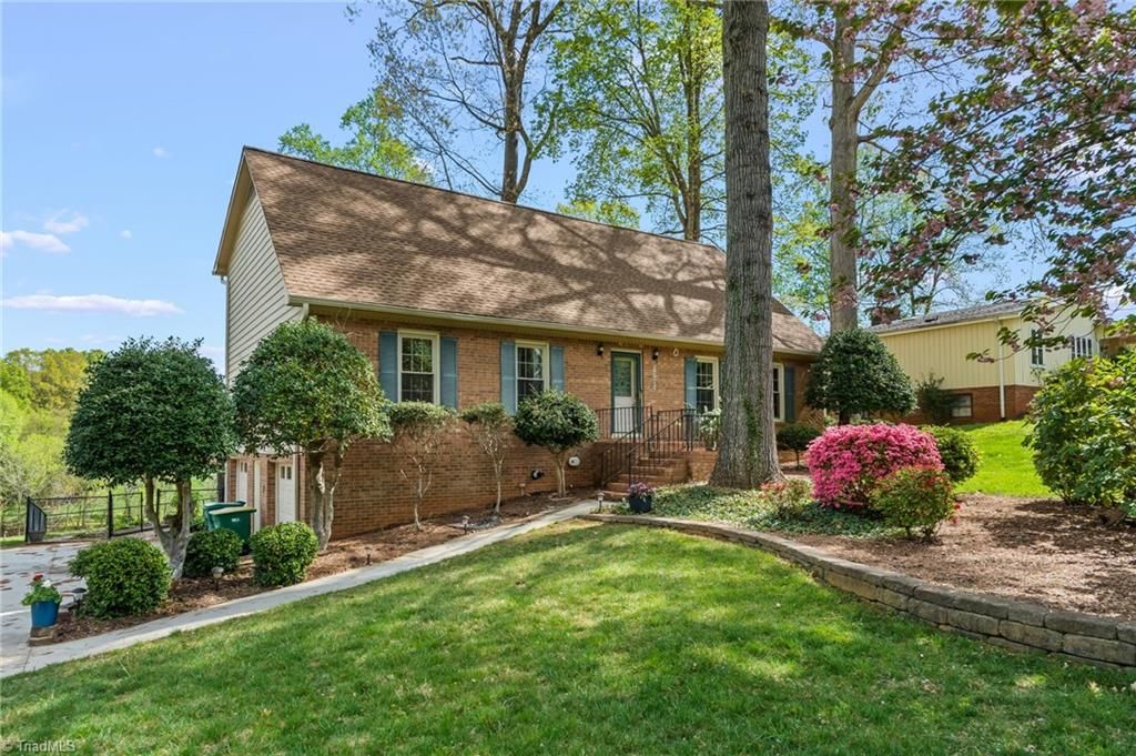 7000 Bridgewood Road, Clemmons, NC 27012