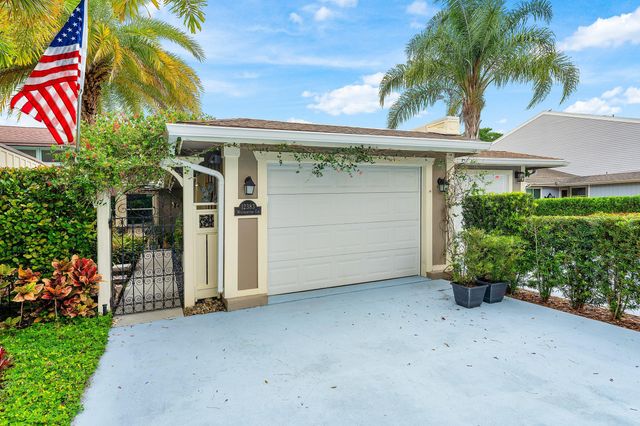 12383 Westhampton Circle, Wellington, FL 33414