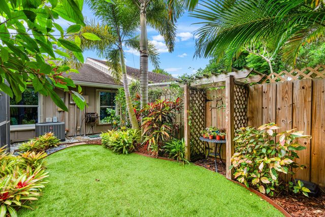 12383 Westhampton Circle, Wellington, FL 33414