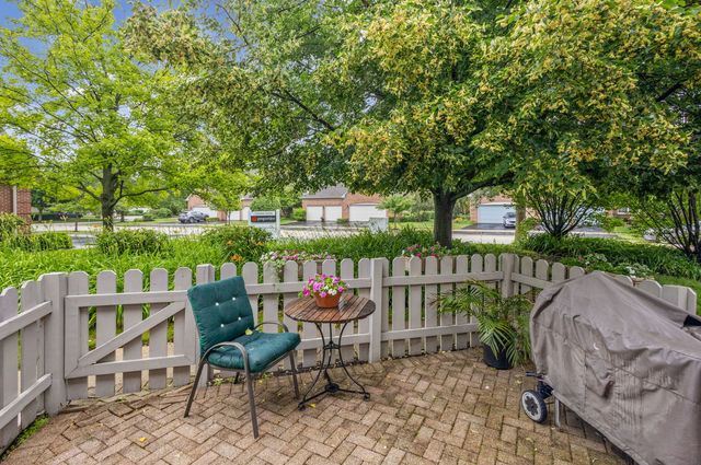 2064 Norwich Court, Glenview, IL 60026