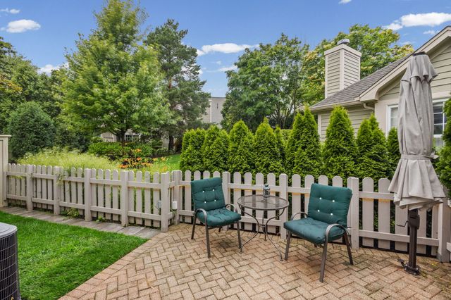 2064 Norwich Court, Glenview, IL 60026