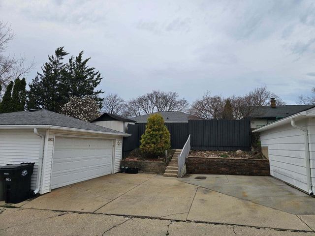 3423 E Whittaker AVENUE, Cudahy, WI 53110