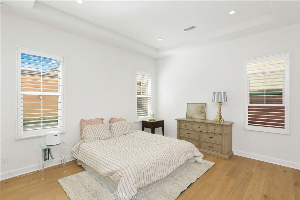 Image 16 of property listing at 80 Meander, Irvine, CA 92620