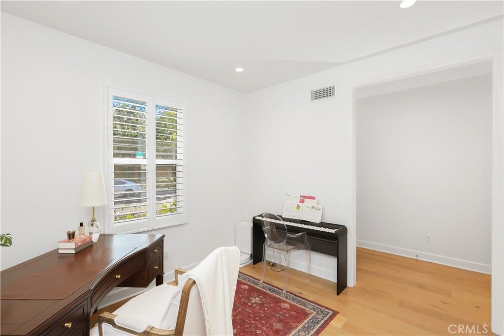 Image 21 of property listing at 80 Meander, Irvine, CA 92620