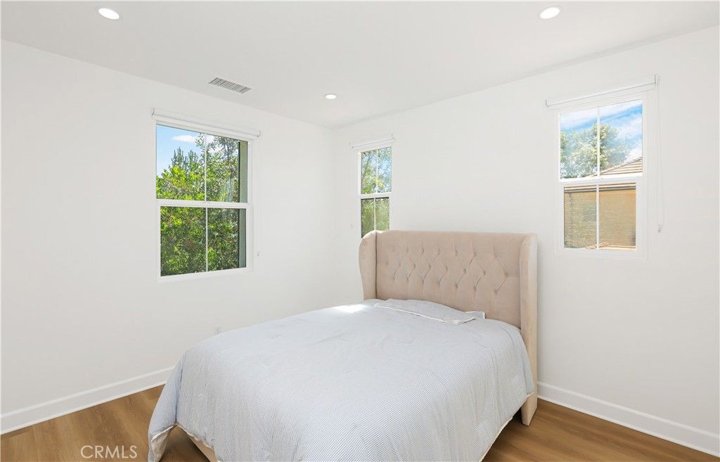 Image 22 of property listing at 80 Meander, Irvine, CA 92620