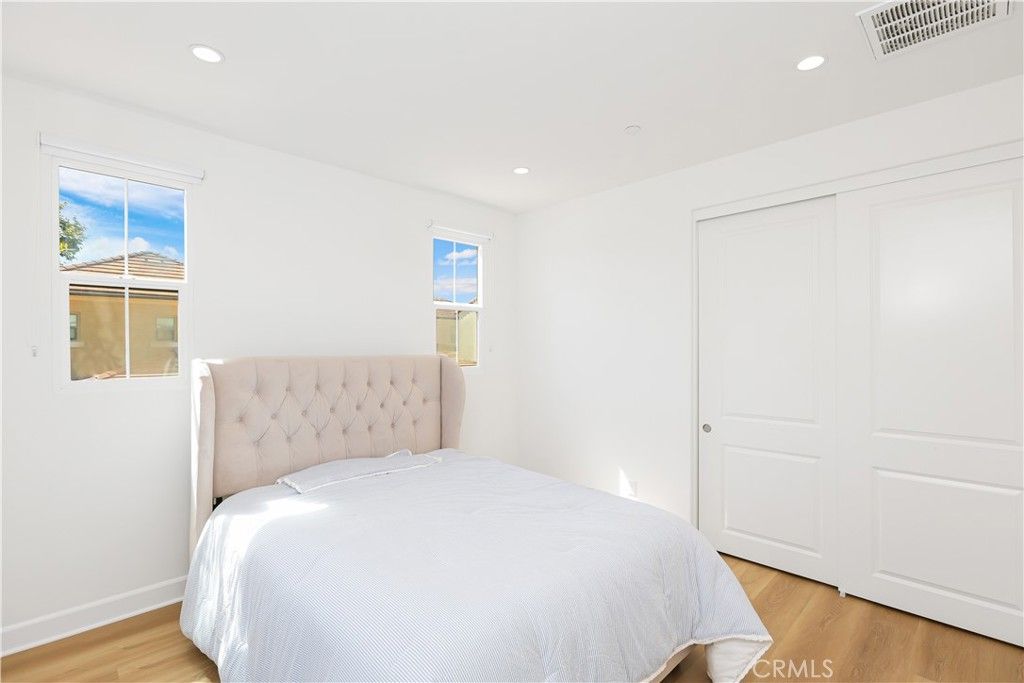 Image 23 of property listing at 80 Meander, Irvine, CA 92620