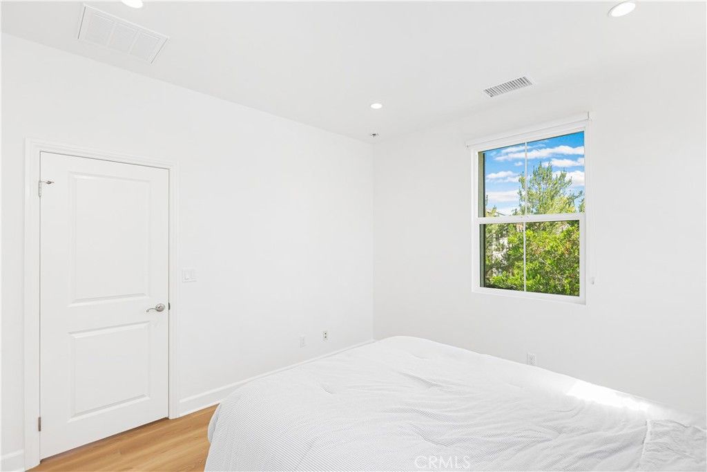 Image 24 of property listing at 80 Meander, Irvine, CA 92620