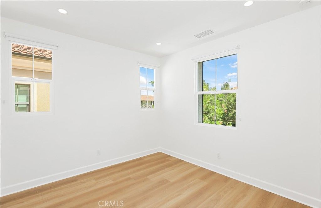 Image 25 of property listing at 80 Meander, Irvine, CA 92620