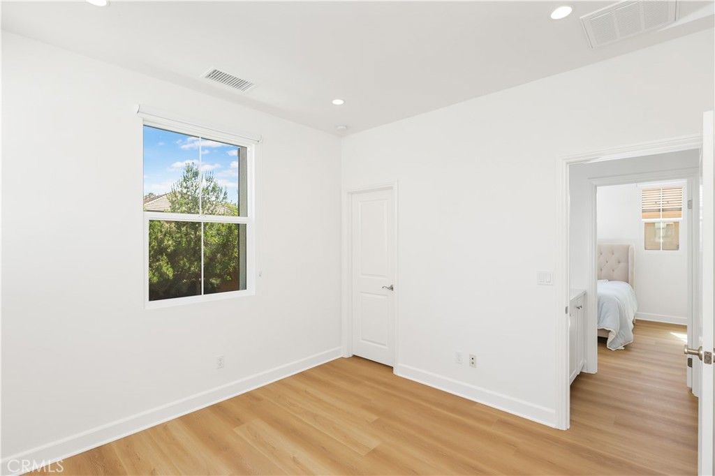 Image 26 of property listing at 80 Meander, Irvine, CA 92620
