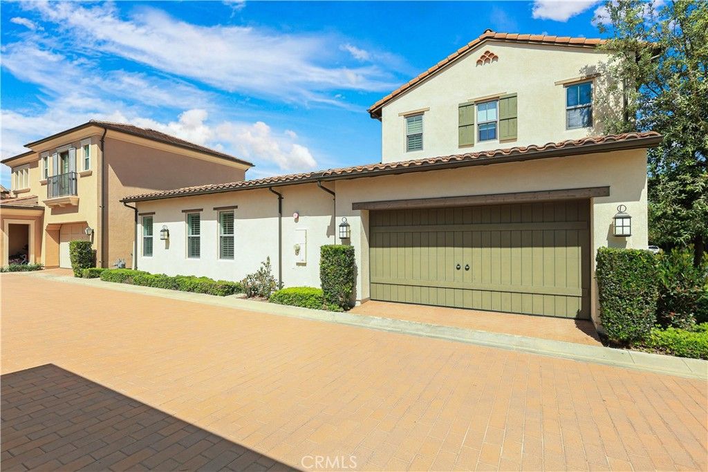 Image 3 of property listing at 80 Meander, Irvine, CA 92620