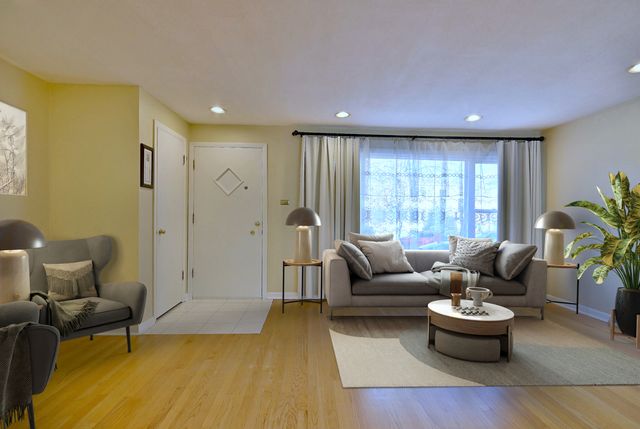 6513 N NEVA Avenue, Chicago, IL 60631