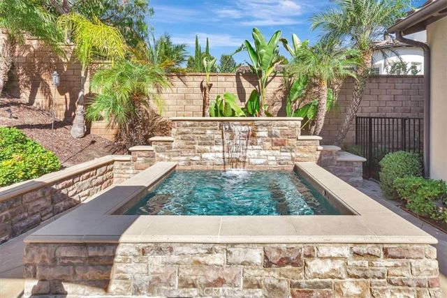 15 Julia Street, Ladera Ranch, CA 92694