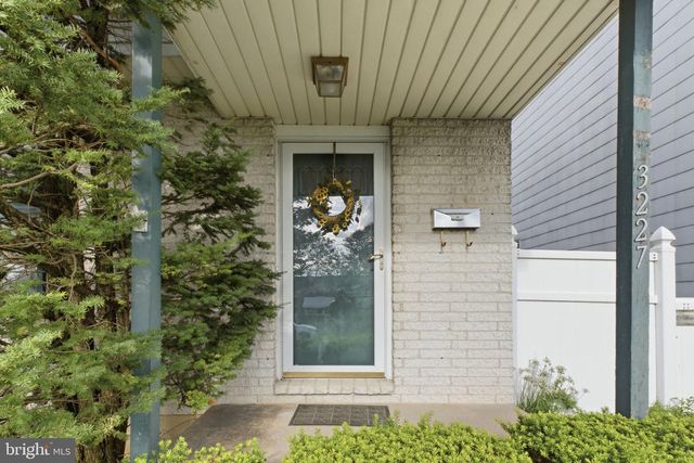 3227 N HOBSON ST, Whitehall, PA 18052