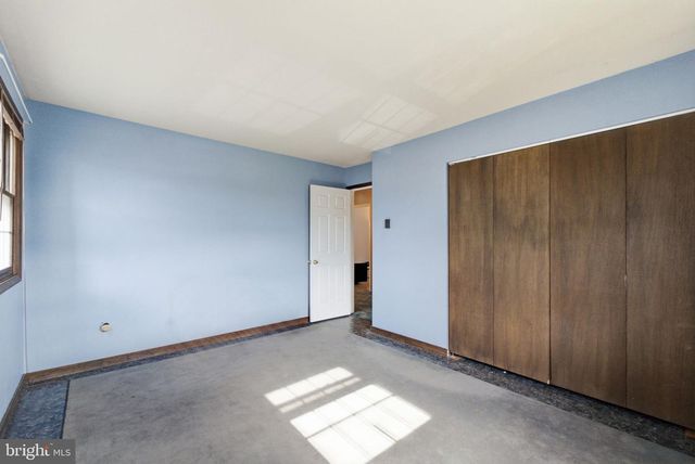 3227 N HOBSON ST, Whitehall, PA 18052