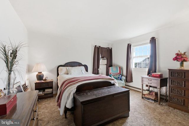 3227 N HOBSON ST, Whitehall, PA 18052