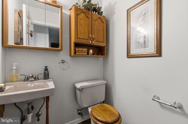 3227 N HOBSON ST, Whitehall, PA 18052