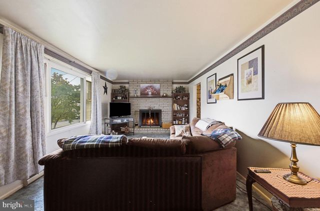 3227 N HOBSON ST, Whitehall, PA 18052