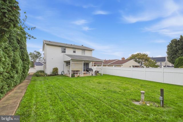 3227 N HOBSON ST, Whitehall, PA 18052