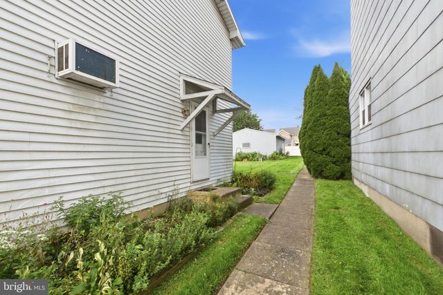 3227 N HOBSON ST, Whitehall, PA 18052