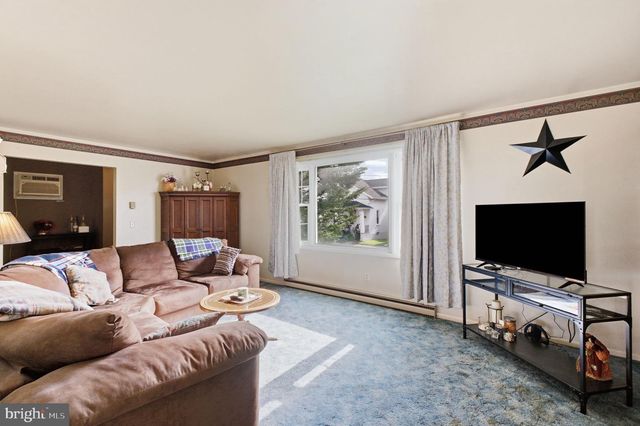 3227 N HOBSON ST, Whitehall, PA 18052