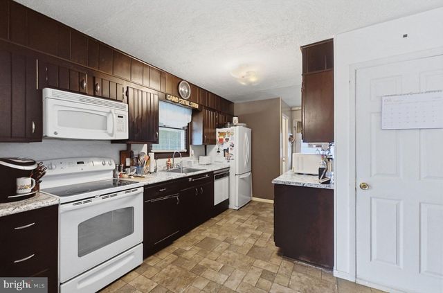 3227 N HOBSON ST, Whitehall, PA 18052