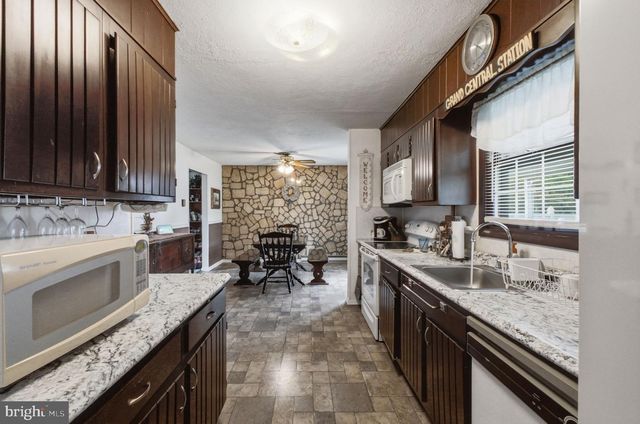 3227 N HOBSON ST, Whitehall, PA 18052