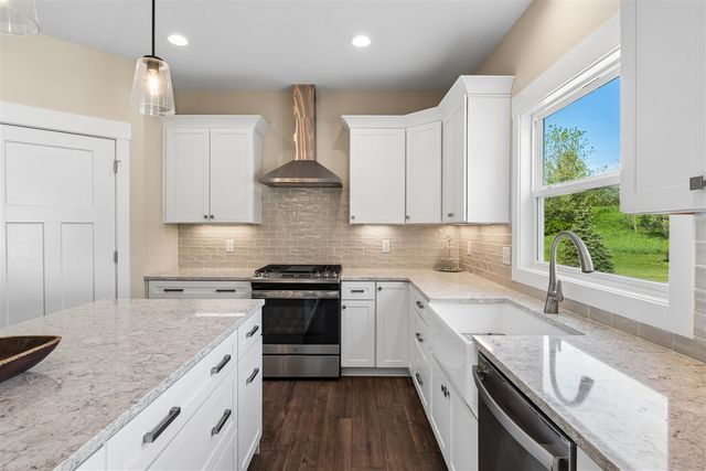 6456 Bentley Drive, Belmont, MI 49306