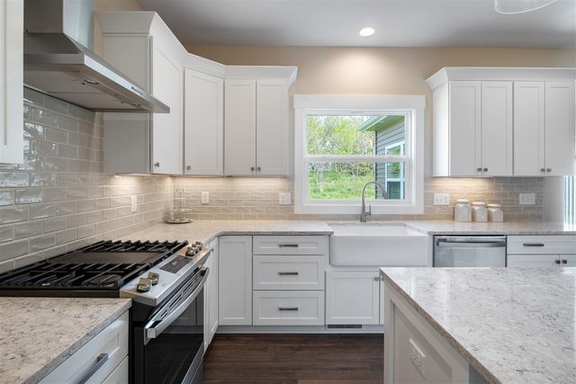 6456 Bentley Drive, Belmont, MI 49306
