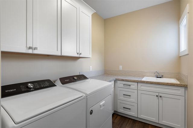 6456 Bentley Drive, Belmont, MI 49306