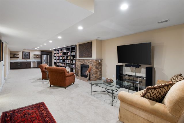 6456 Bentley Drive, Belmont, MI 49306
