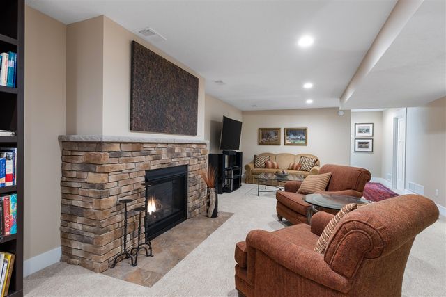 6456 Bentley Drive, Belmont, MI 49306