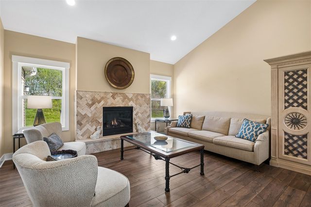 6456 Bentley Drive, Belmont, MI 49306