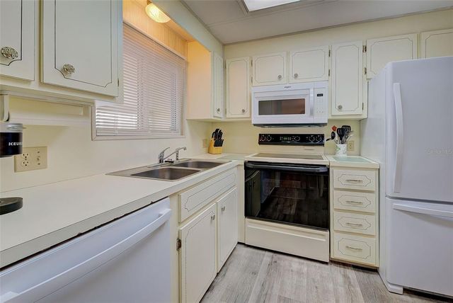 628 CERVINA DRIVE, Venice, FL 34285