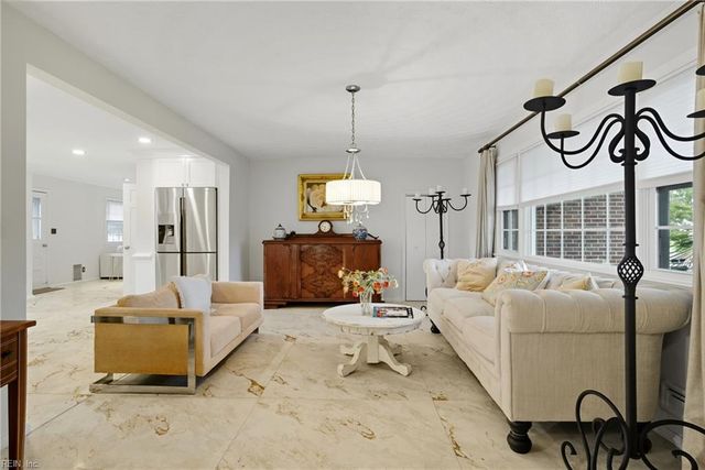 125 S Parliament DR, Virginia Beach, VA 23462