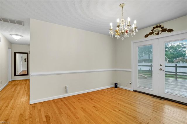 125 S Parliament DR, Virginia Beach, VA 23462