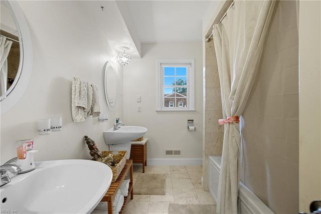 125 S Parliament DR, Virginia Beach, VA 23462
