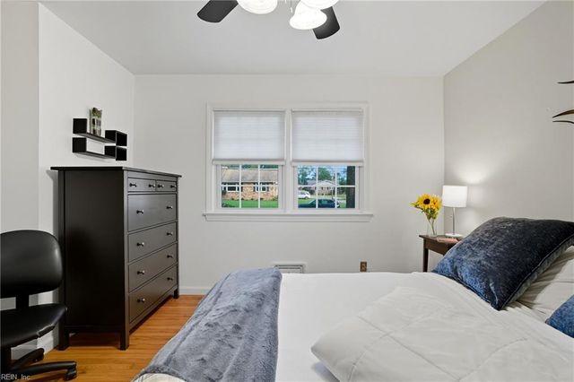 125 S Parliament DR, Virginia Beach, VA 23462