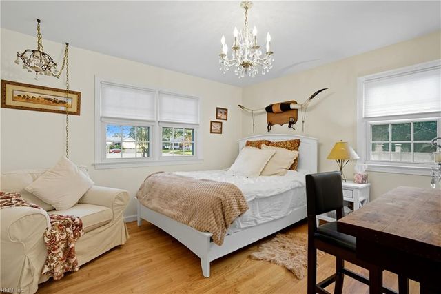 125 S Parliament DR, Virginia Beach, VA 23462