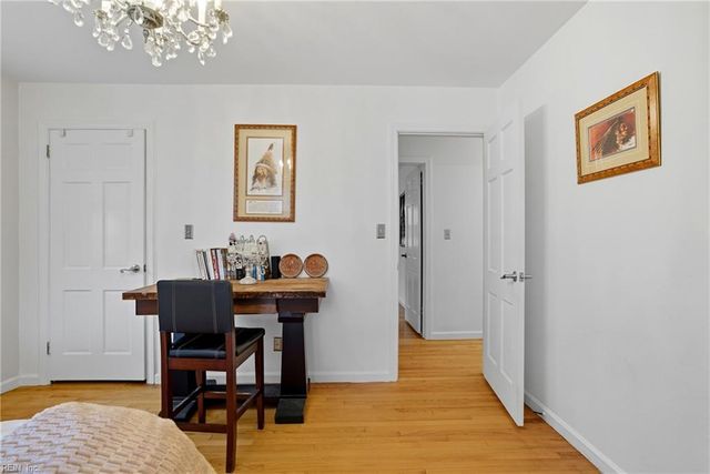 125 S Parliament DR, Virginia Beach, VA 23462