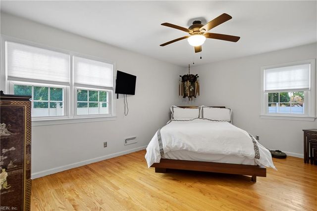 125 S Parliament DR, Virginia Beach, VA 23462