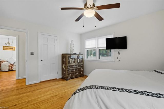 125 S Parliament DR, Virginia Beach, VA 23462