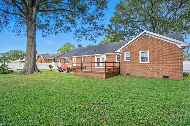125 S Parliament DR, Virginia Beach, VA 23462