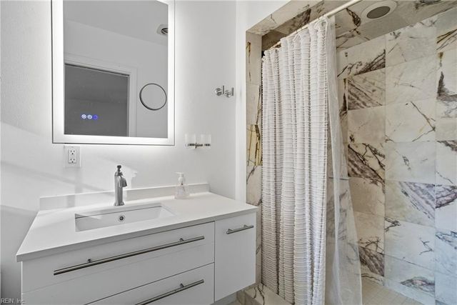 125 S Parliament DR, Virginia Beach, VA 23462