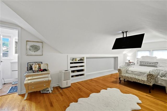 125 S Parliament DR, Virginia Beach, VA 23462