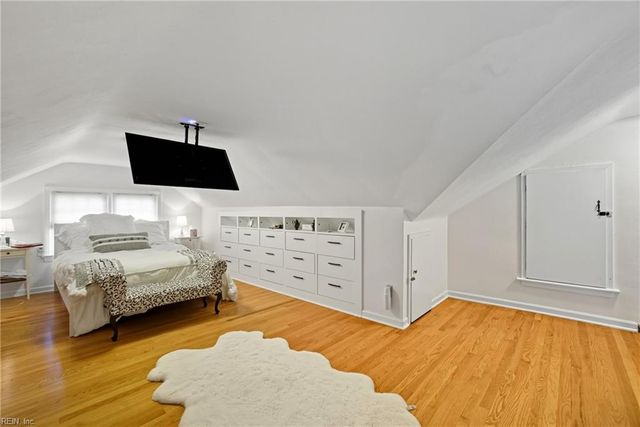 125 S Parliament DR, Virginia Beach, VA 23462