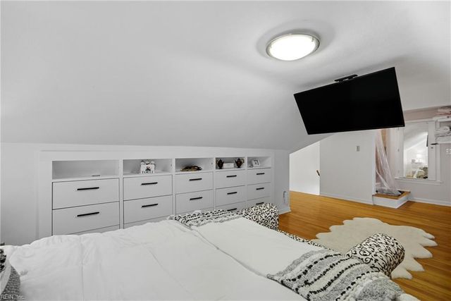 125 S Parliament DR, Virginia Beach, VA 23462