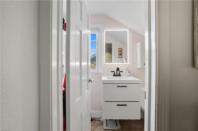 125 S Parliament DR, Virginia Beach, VA 23462