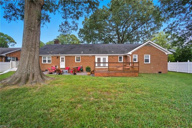 125 S Parliament DR, Virginia Beach, VA 23462